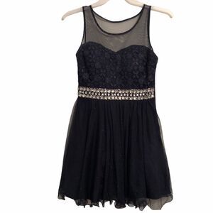 My Michelle size 7 black lace sleeveless prom dress